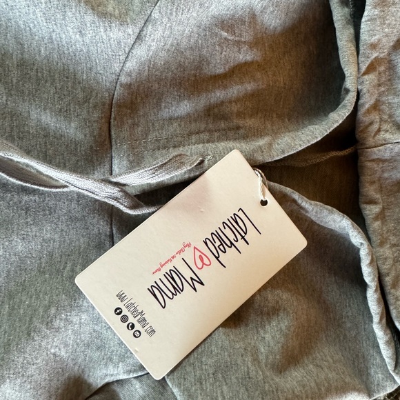 NEW with TAGS Latched Mama Nursing Hoodie with Pockets - Picture 4 of 4